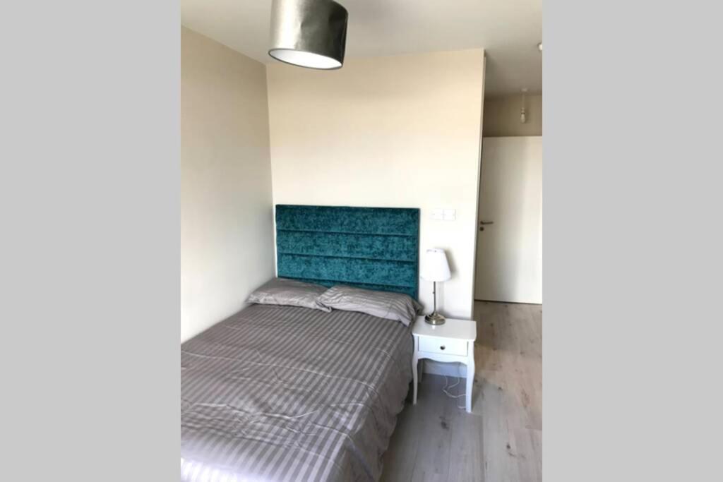 Stylish 3 Bed Apartment With Lough Atalia Views Galway Luaran gambar