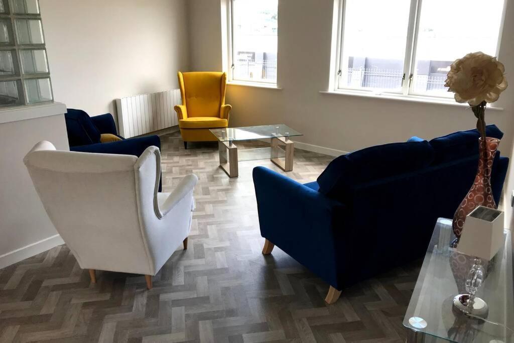 Stylish 3 Bed Apartment With Lough Atalia Views Galway Luaran gambar